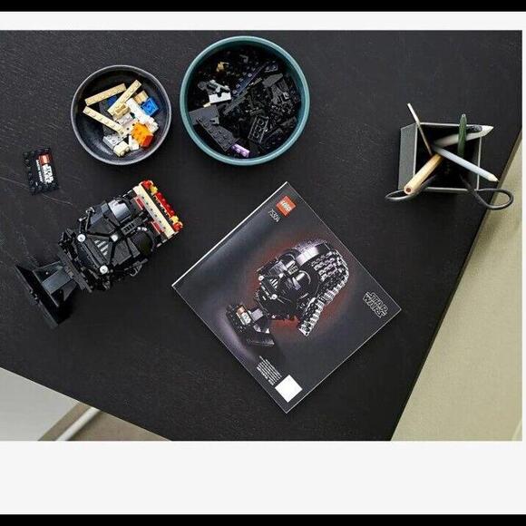 LEGO Star Wars Darth Vader Helmet 75304 Building Set for Adults (834 Pieces) - Picture 7 of 11